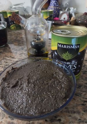 Una foto de Tapenade Vegano (Puré de Aceitunas Negras)