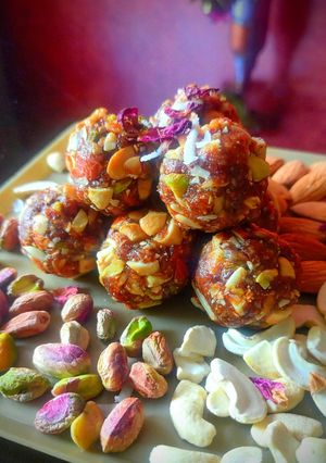 A picture of Dates and Dry Fruits Laddu.