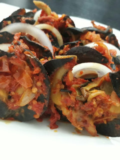 A picture of Peppered snail.