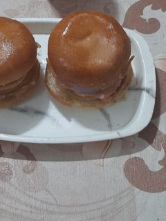 वेज बर्गर मक्डोनल्ड स्टाइल (veg burger mcdonald style recipe in Hindi) ] रेसिपी मुख्य फोटो