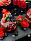 Pastel de chocolate con frutos rojos (sin gluten)
