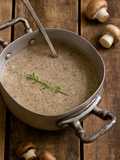 Crema di funghi e nocciole tostate