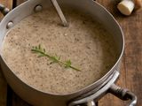 Crema di funghi e nocciole tostate