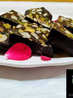 चाॅकलेट फज (chocolate fudge recipe in marathi) रेसिपी चे मुख्य फोटो