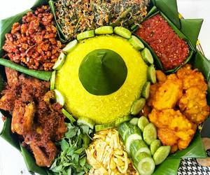 Resep Unik Nasi Tumpeng Ala Restoran