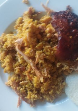 Una foto de Lechona en olla a presión