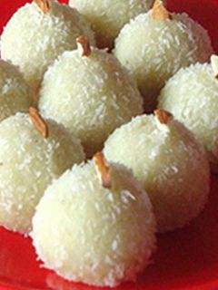 नारियल के लड्डू (Nariyal ke ladoo recipe in Hindi) रेसिपी मुख्य फोटो