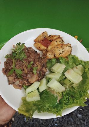 Hình của món Healthy food - EatcleanEveryday - Gà áp chảo + salad sốt mè.