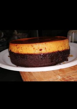 A picture of Chocoflan (Pastel Imposible) 👨‍🍳🥧.
