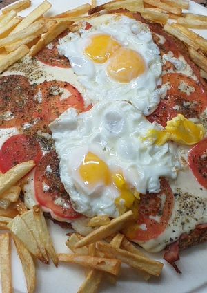 Una foto de Milanesa gigante a la pizzanesa