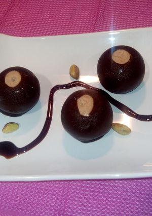 Una foto de Bombon de foie con reducción de pedro ximenez