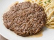 Una foto de carne molida con verduras