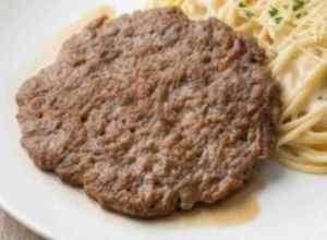 Una foto de Bisteces de carne molida y papa