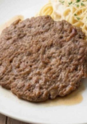 Una foto de Bisteces de carne molida y papa