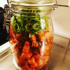 A picture of Daikon kimchi.
