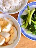 Boiled Chrysanthemum Greens & Eggs Mashed with Fish Sauce