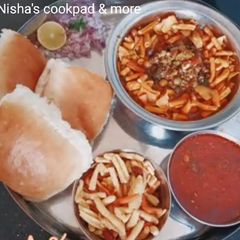 A picture of Bombay mix usal misal.