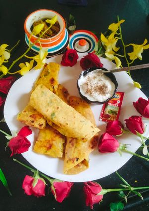 A picture of Rice flour paratha 😋😋😋🥰 masala Rice paratha 😋.