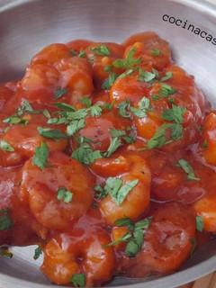 Una foto de Gambas con tomate