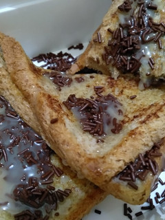 Foto resep Roti gandum panggang isi coklat topping coklat dan susu