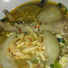 A picture of Seblak cilok empuk.