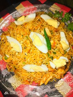 এগ চিকেন নুডলস (Egg Chicken Noodles Recipe in Bengali) রেসিপির প্রধান ছবি