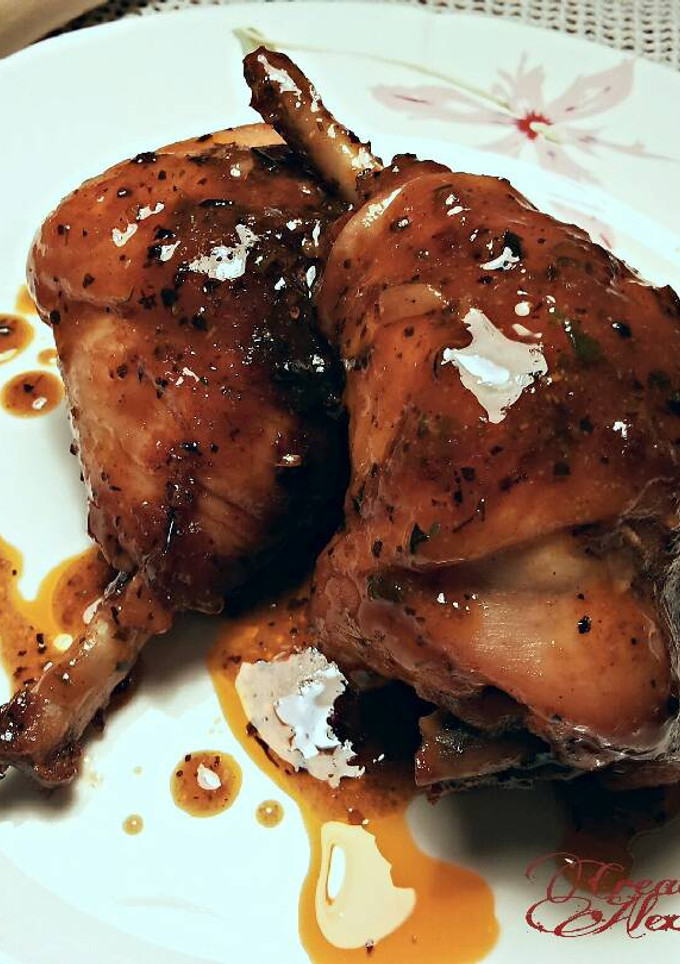 Una foto de Muslos de pollos, en salsa de deshidratados