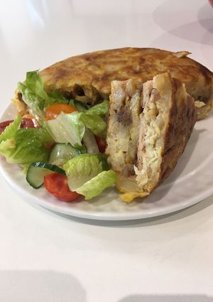 Una foto de Tortilla de papa y plátano