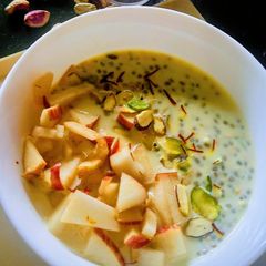 A picture of Kesar pista overnight oats bowl.