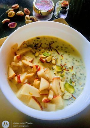 A picture of Kesar pista overnight oats bowl.