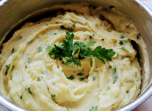 Friss petrezselymes krémes krumplipüré 🥔🌿 recept fotója