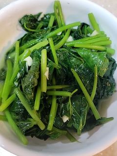 蒜炒地瓜葉 的食譜成品照片