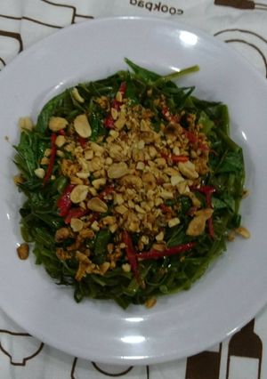 Hình của món Nộm rau muống.
