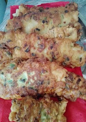 Újhagymás köntösbe bújtatott hekk filé recept fotója