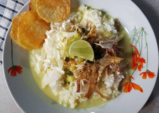 Soto ayam kampung kuah santan kuning