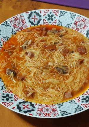 Una foto de Fideos caldosos con sabor a puchero