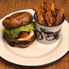 Venison burger in a portobello mushroom “bun” 🍔🍟 A picture of Venison burger in a portobello mushroom “bun” 🍔🍟.