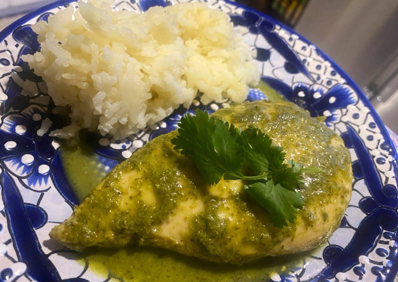 Pollo en salsa de cilantro y limón