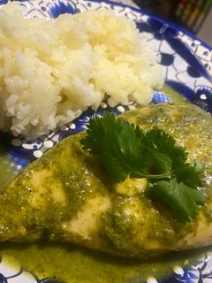 Una foto de Pollo en salsa de cilantro y limón