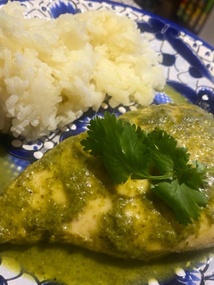 Una foto de Pollo en salsa de cilantro y limón