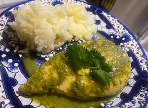 Una foto de Pollo en salsa de cilantro y limón