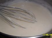 Una foto de salsa blanca
