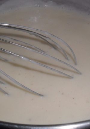 Una foto de Salsa blanca fácil y sin grumos