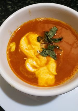 টমেটো সুপ (Tomato soup recipe in bengali) রেসিপির প্রধান ছবি
