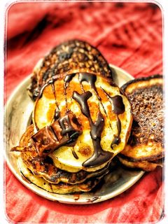 চকলেট প্যান কেক স্যান্ড উইচ (chocolate pancake sandwich recipe in Bengali) রেসিপির প্রধান ছবি