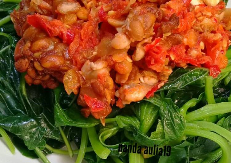 Bayam siram geprek tempe pedas