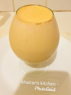 Banana and peanut butter smoothie ainihin hoton girkin