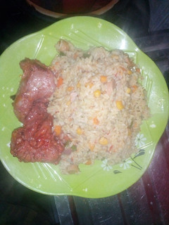 A picture of Coconut rice with peppered chicken.