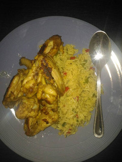 A picture of Grill chicken wings with rice broth.