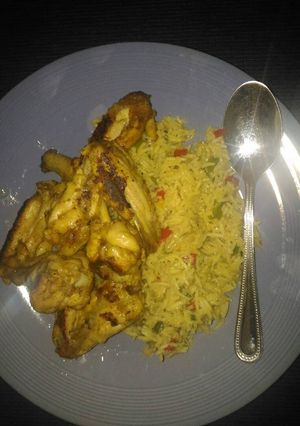 A picture of Grill chicken wings with rice broth.